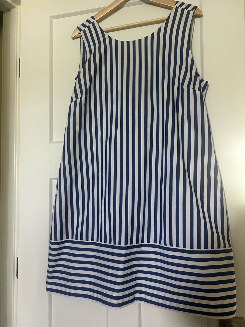 Vineyard Vines, Beachcomber Stripe Bow Back Dress, Size 14, Blue / White - Picture 3 of 7
